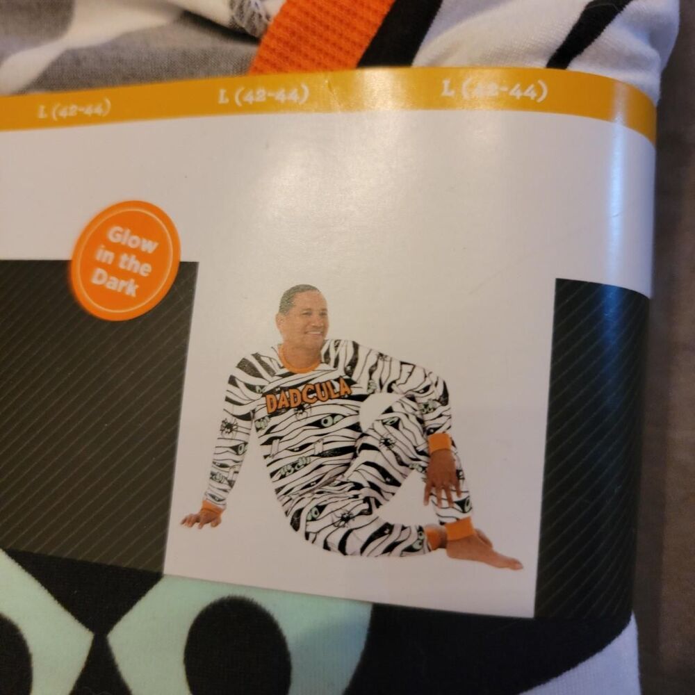 Bold-spirit Men's Black and White Pajamas